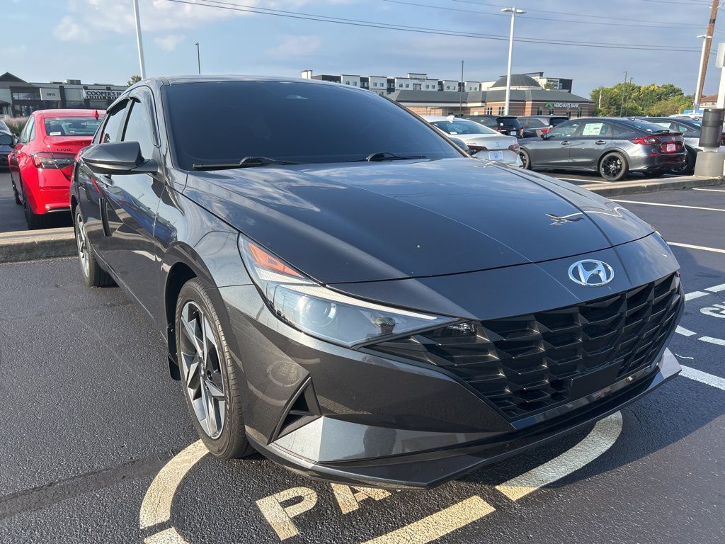 Thumbnail: 2023 Hyundai Elantra - 4