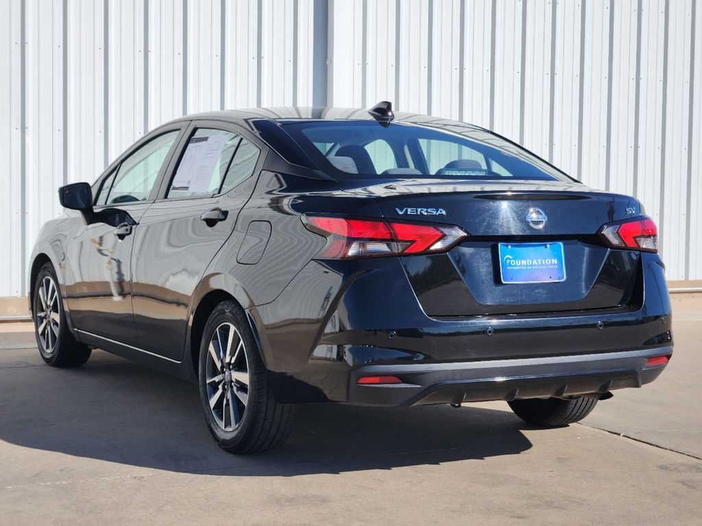 2021 Nissan Versa 1.6 SV 5