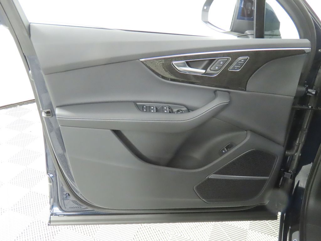 Thumbnail: 2026 Audi Q7 - 26