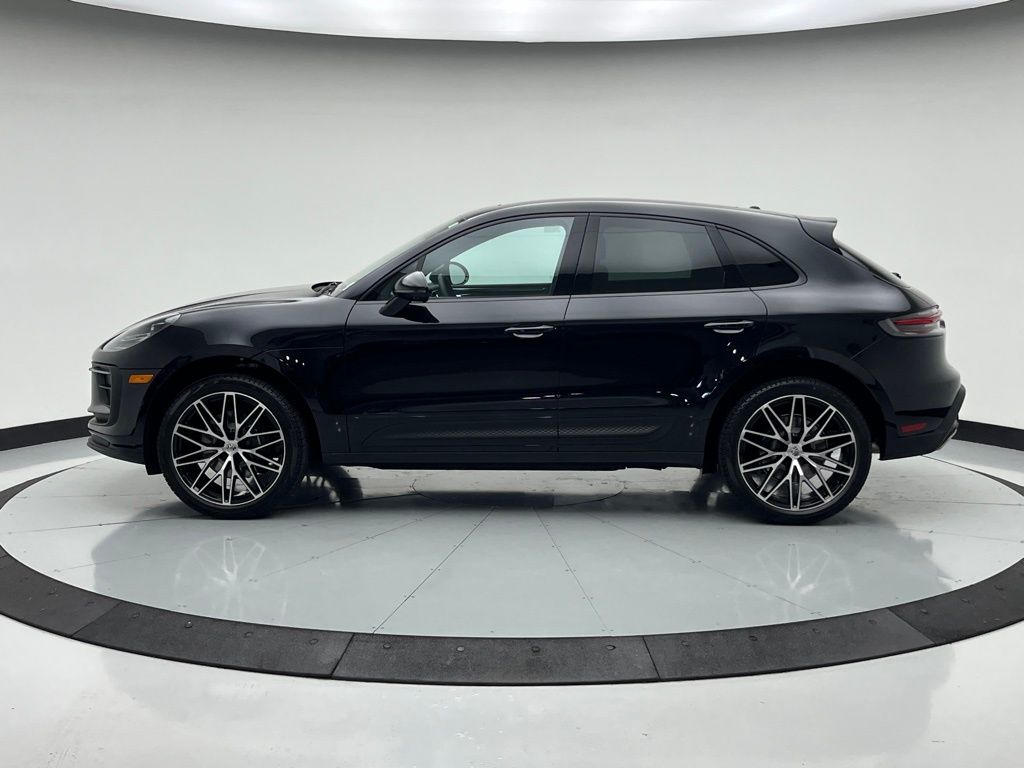 Thumbnail: 2025 Porsche Macan - 2
