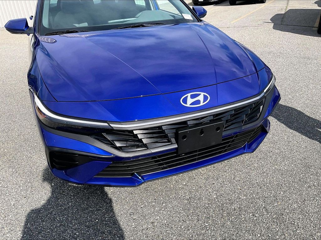 2025 Hyundai Elantra — photo 30