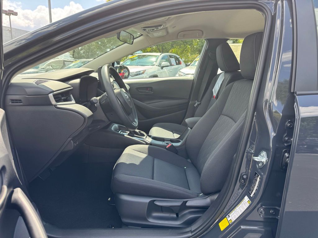 2025 Toyota Corolla LE photo 16
