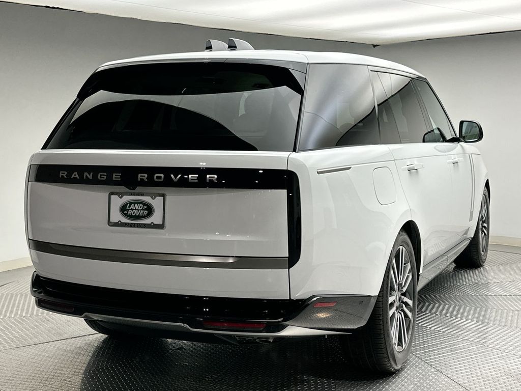 2025 Land Rover Range Rover SE 2