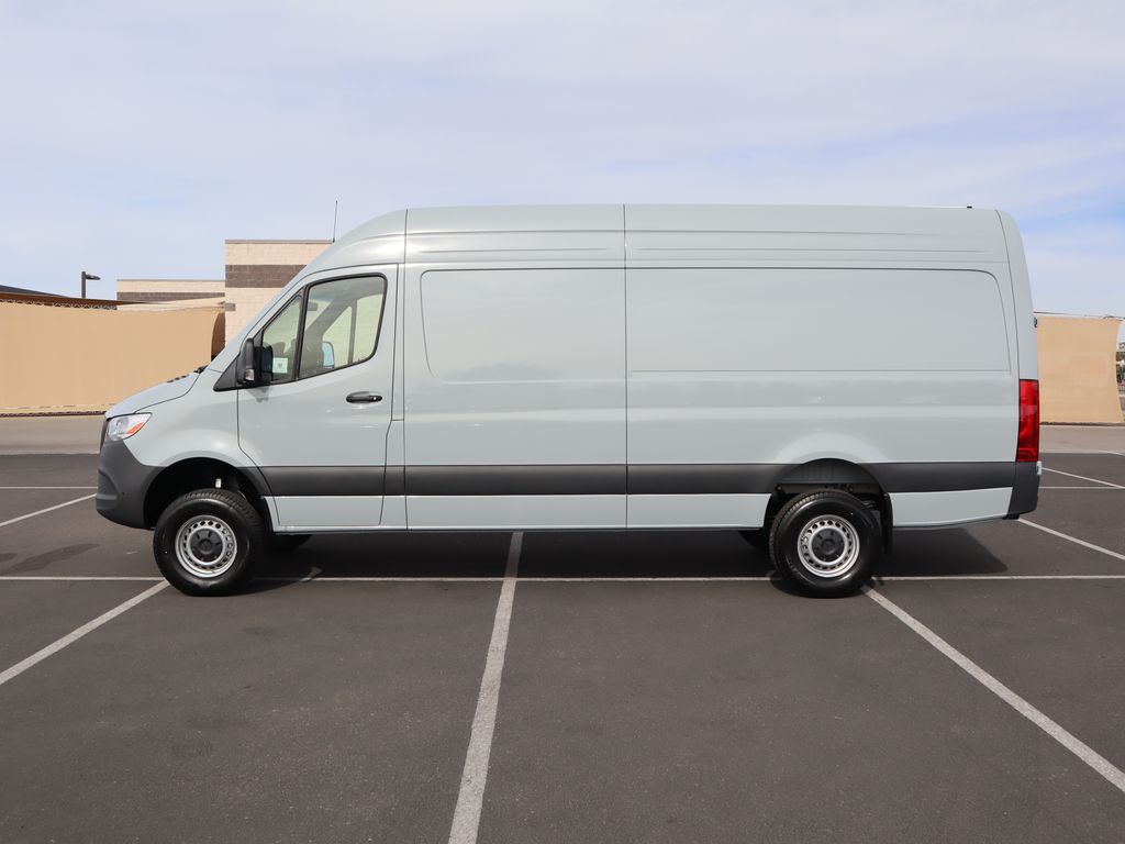 2025 Mercedes-Benz Sprinter 2500 8