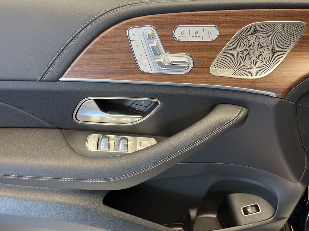 Thumbnail: 2025 Mercedes-Benz GLS - 11