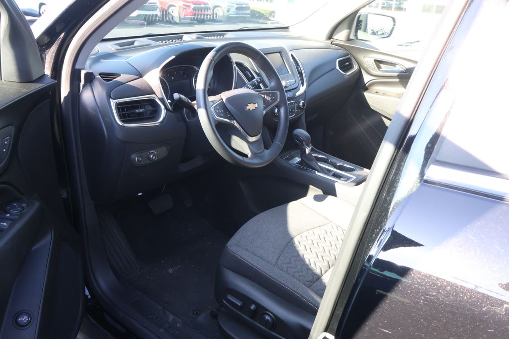 Thumbnail: 2023 Chevrolet Equinox - 10