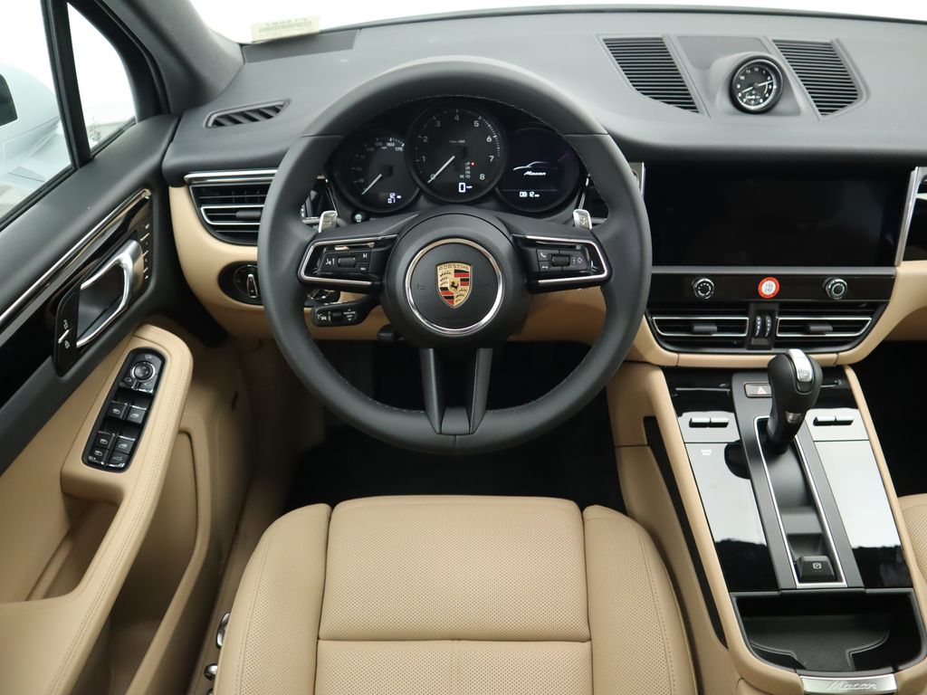 Thumbnail: 2025 Porsche Macan - 13