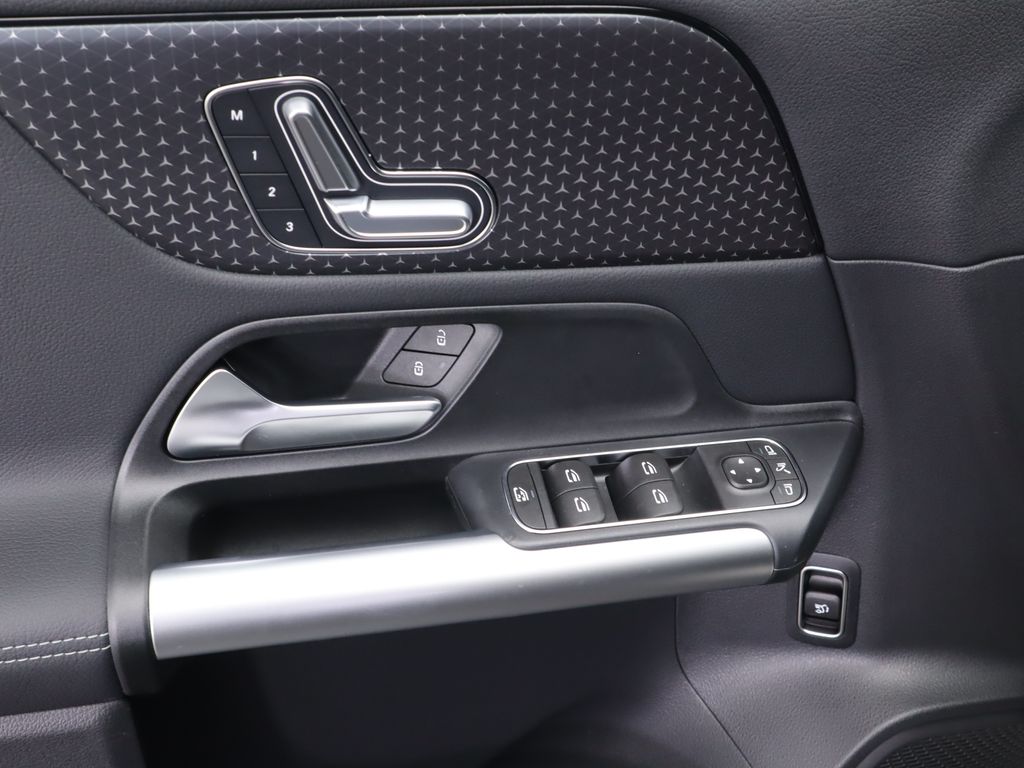 Thumbnail: 2025 Mercedes-Benz GLA - 23