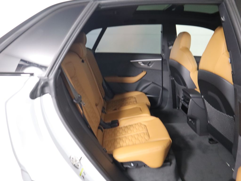 Thumbnail: 2026 Audi RS Q8 - 24