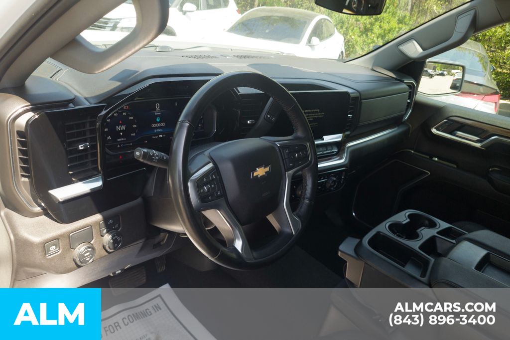 Used 2025 Summit White Chevrolet LT image 16
