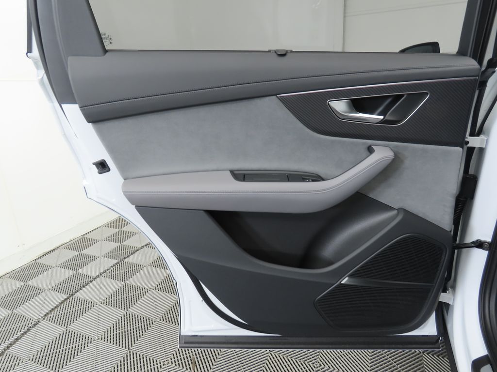 Thumbnail: 2025 Audi SQ7 - 27