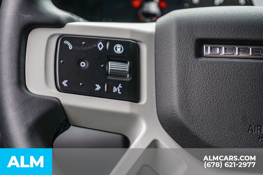 Used 2024 White Land Rover X-Dynamic SE image 28