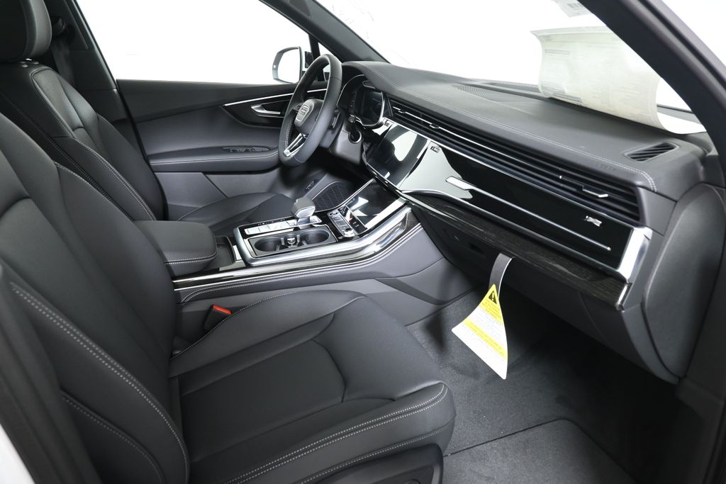 Thumbnail: 2025 Audi Q7 - 21