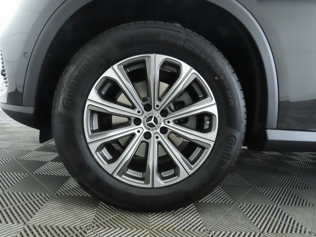 Thumbnail: 2025 Mercedes-Benz GLC - 30