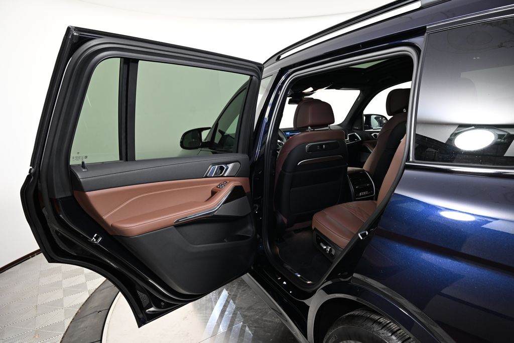 Thumbnail: 2026 BMW X7 - 24