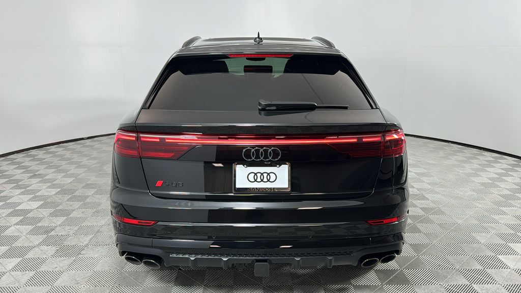 2025 Audi SQ8  4