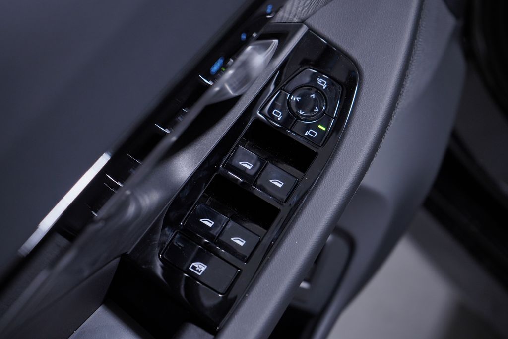 Thumbnail: 2026 BMW 5 Series - 11