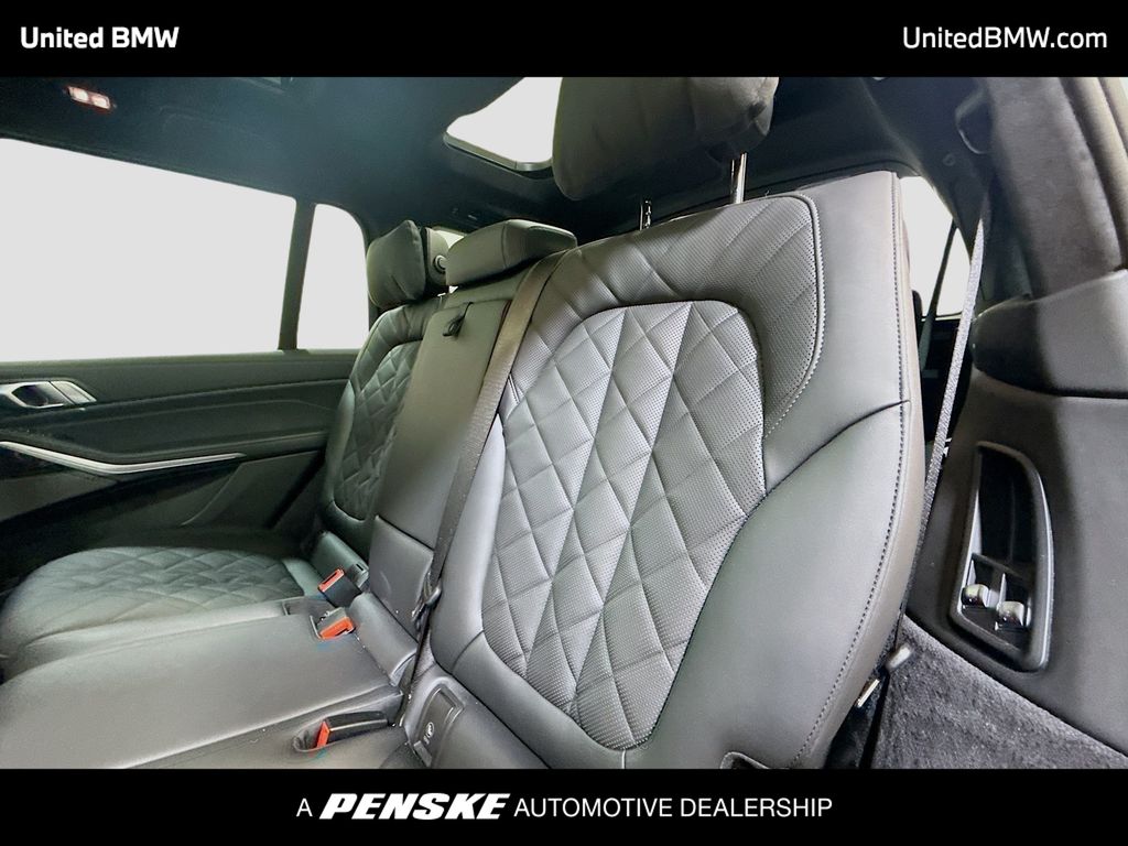 Thumbnail: 2026 BMW X7 - 13