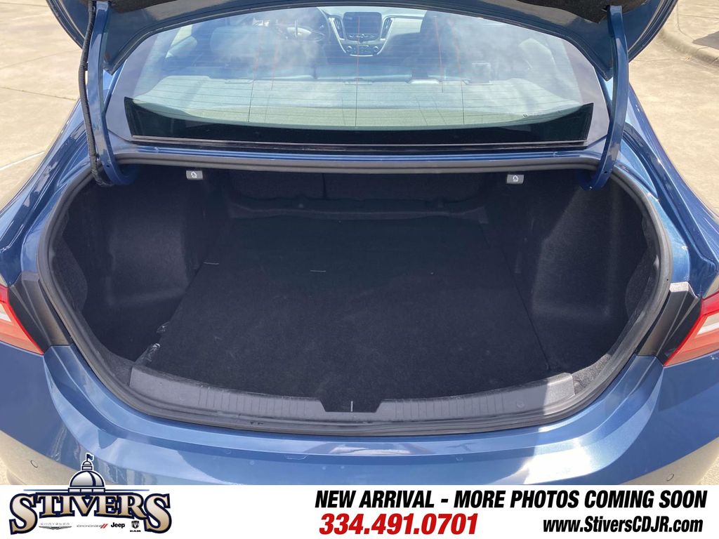 2025 Lakeshore Blue Metallic Chevrolet Malibu LT FWD Sedan