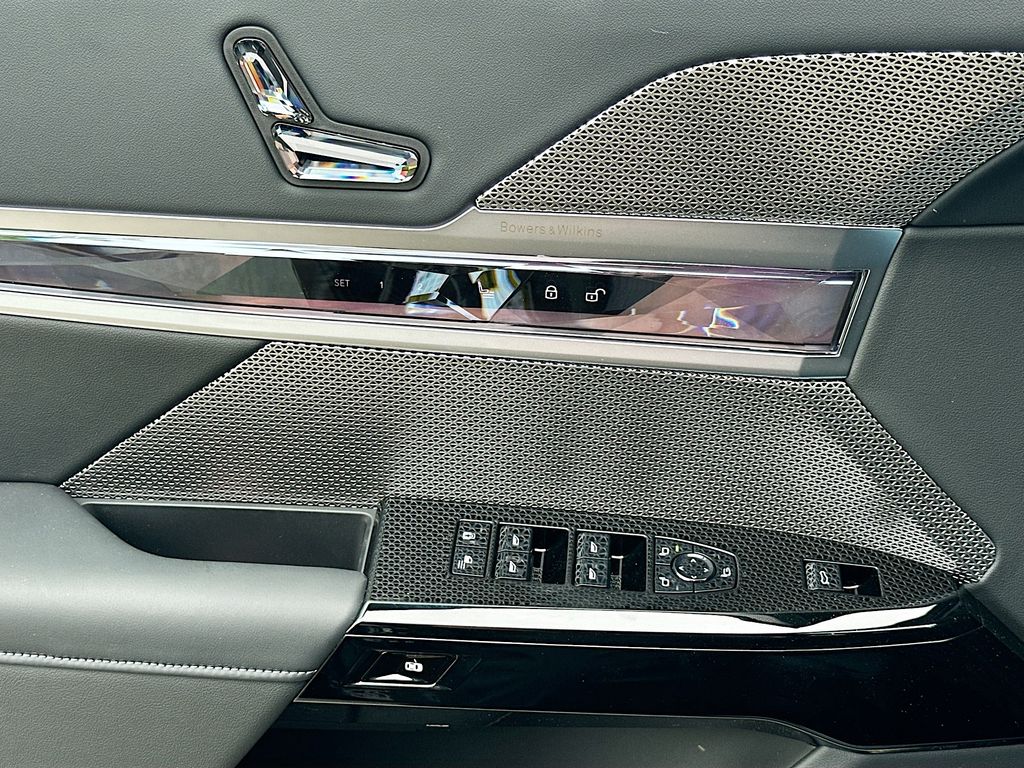 New 2026 Black BMW 760i xDrive image 18