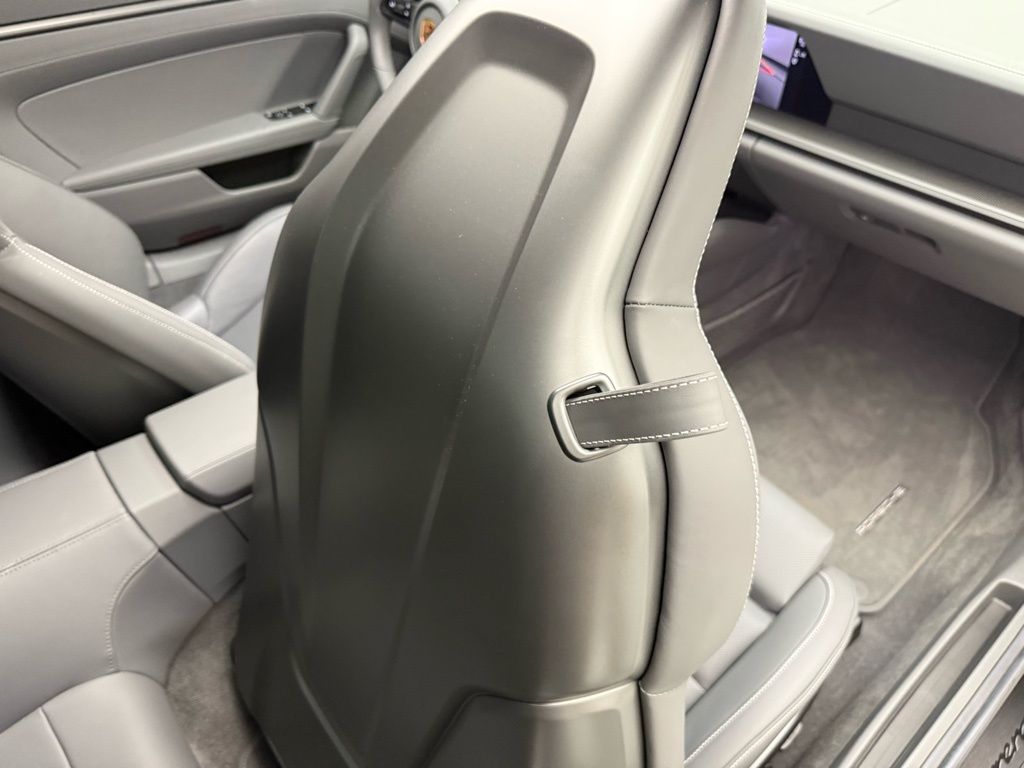 Thumbnail: 2024 Porsche 911 - 32