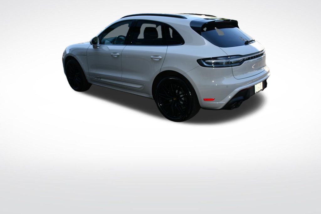 Thumbnail: 2026 Porsche Macan - 3