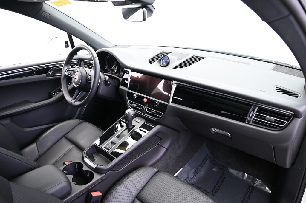 Thumbnail: 2024 Porsche Macan - 29