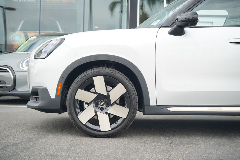2025 MINI Cooper Countryman Iconic 2
