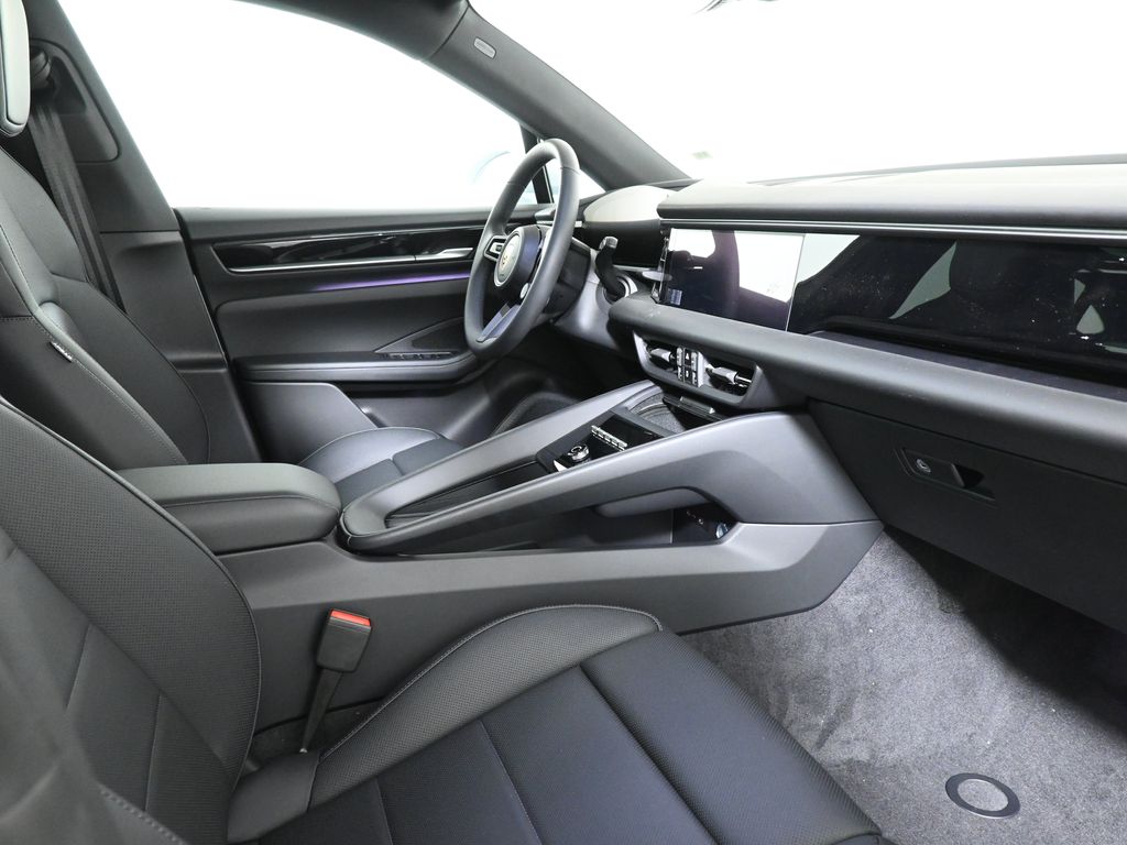 Thumbnail: 2025 Porsche Macan - 29