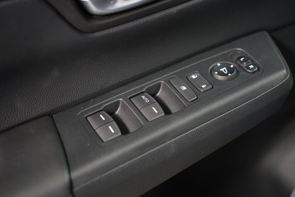 2025 Honda CR-V LX 28