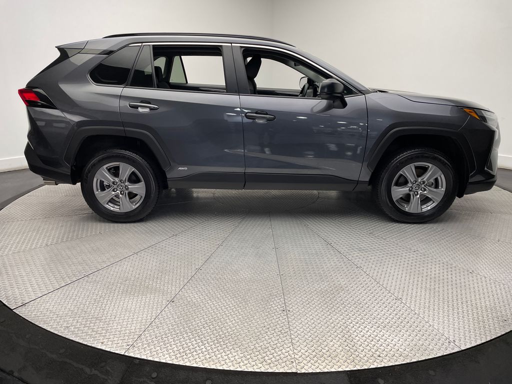 2023 Toyota RAV4 LE 4