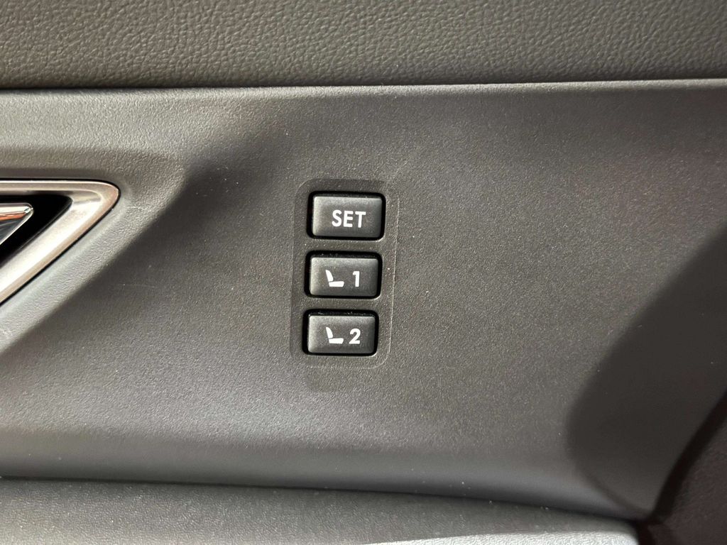 Used 2024 Ice Silver Metallic Subaru Limited image 18