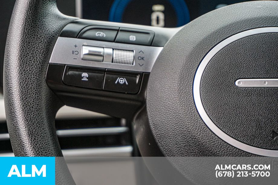 Used 2025 Gray Hyundai SEL image 28