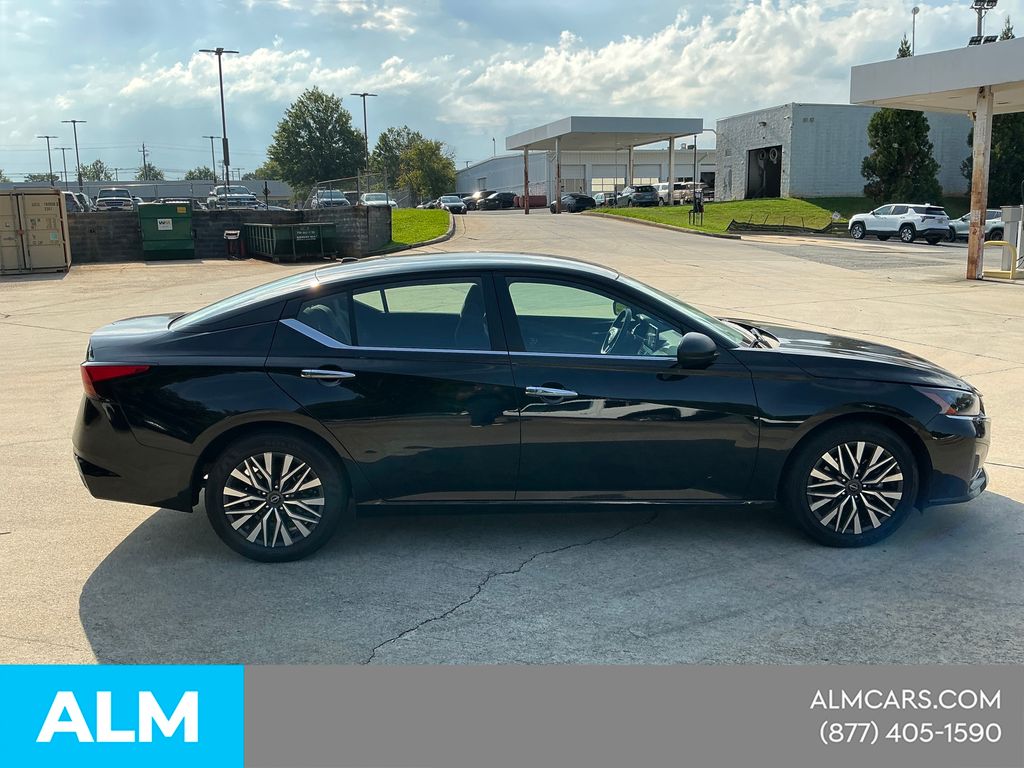 Used 2025 Black Nissan 2.5 SV image 8