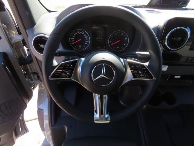 Thumbnail: 2025 Mercedes-Benz Sprinter - 11