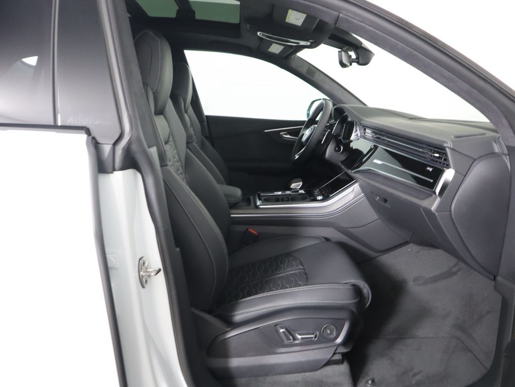 Thumbnail: 2025 Audi RS Q8 - 21