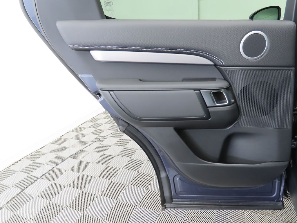 Thumbnail: 2026 Land Rover Discovery - 26