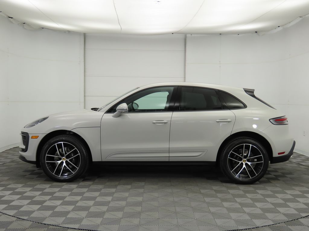 Thumbnail: 2025 Porsche Macan - 2