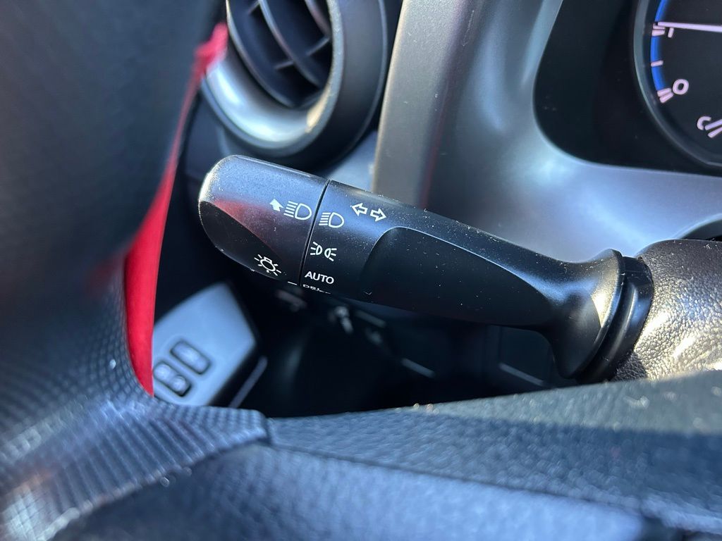 Thumbnail: 2018 Toyota RAV4 - 21