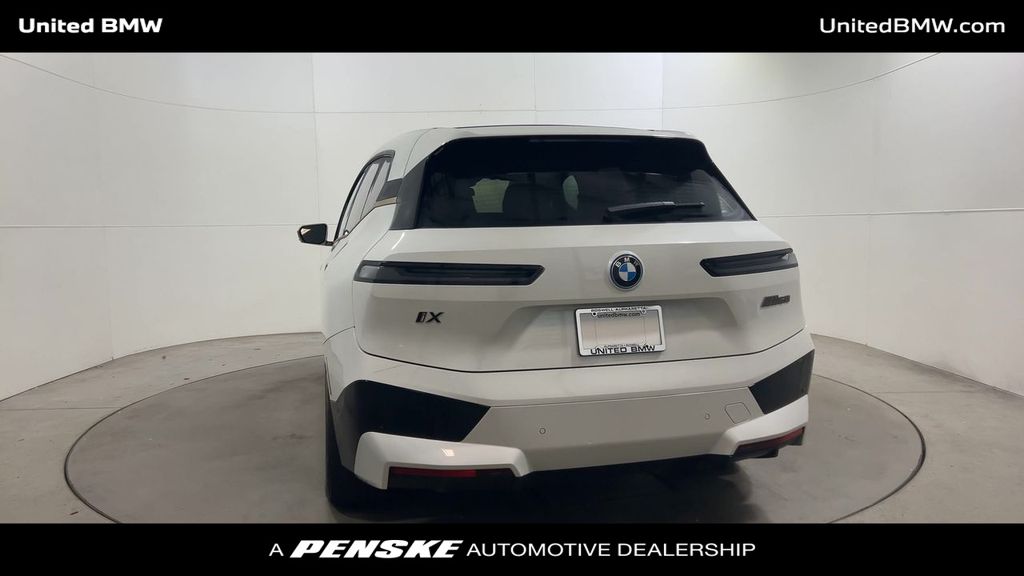 Thumbnail: 2023 BMW iX - 7