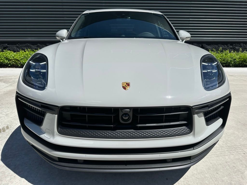 Thumbnail: 2025 Porsche Macan - 7