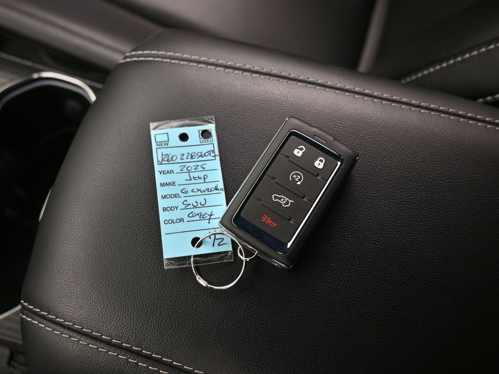 Used 2025 Baltic Gray Metallic Clearcoat Jeep Limited image 10