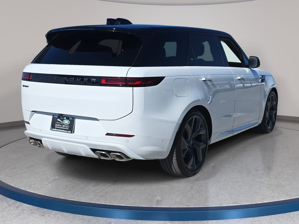 New 2026 White Land Rover Dynamic SE image 5