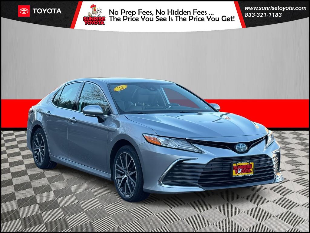 2022 Toyota Camry XLE's photo