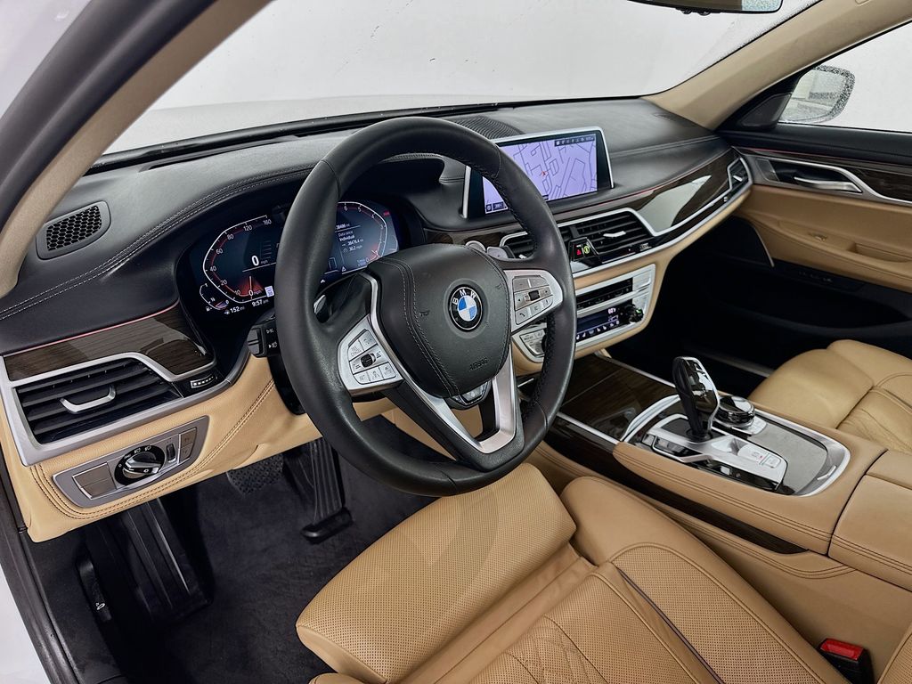 2022 BMW 7 Series 740i 9