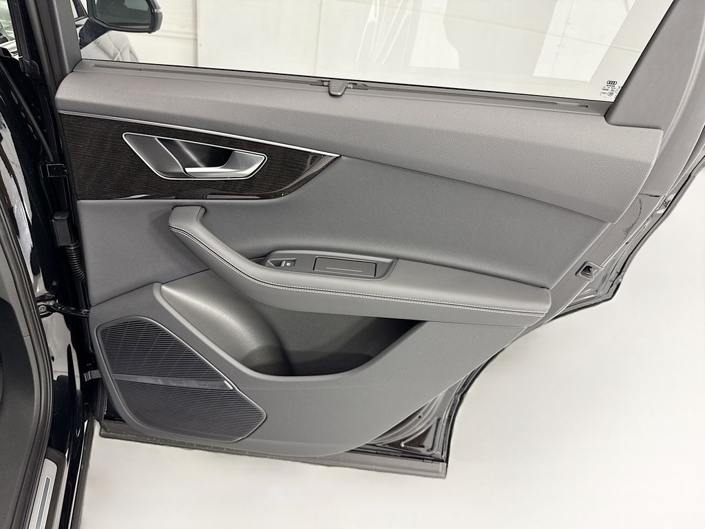Thumbnail: 2026 Audi Q7 - 28