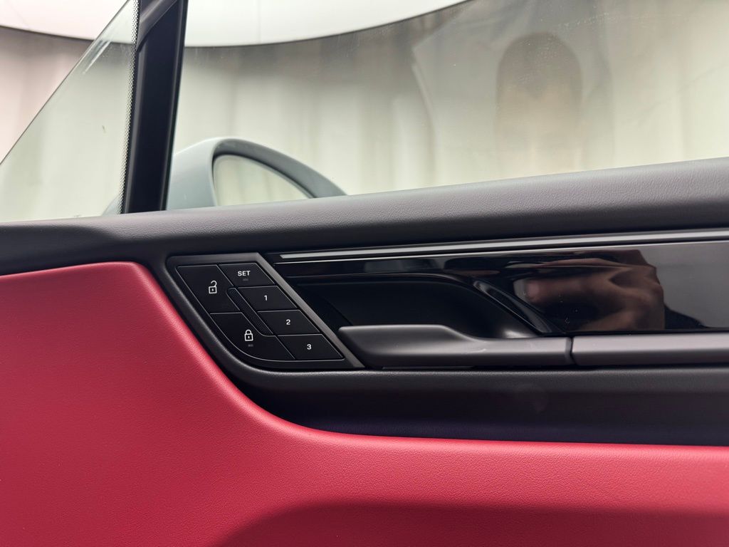 Thumbnail: 2025 Porsche Macan - 18