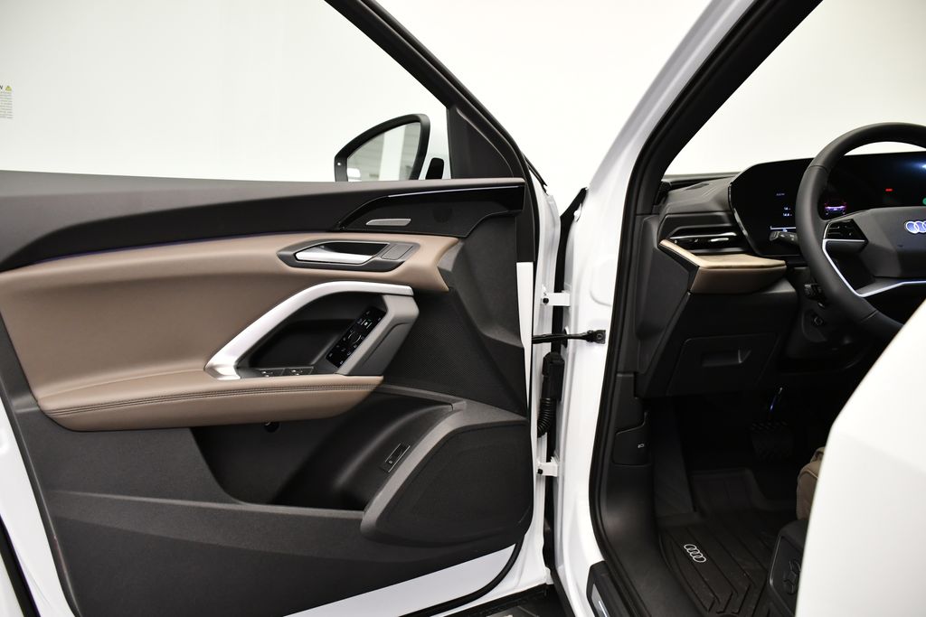 Thumbnail: 2025 Audi Q5 - 30