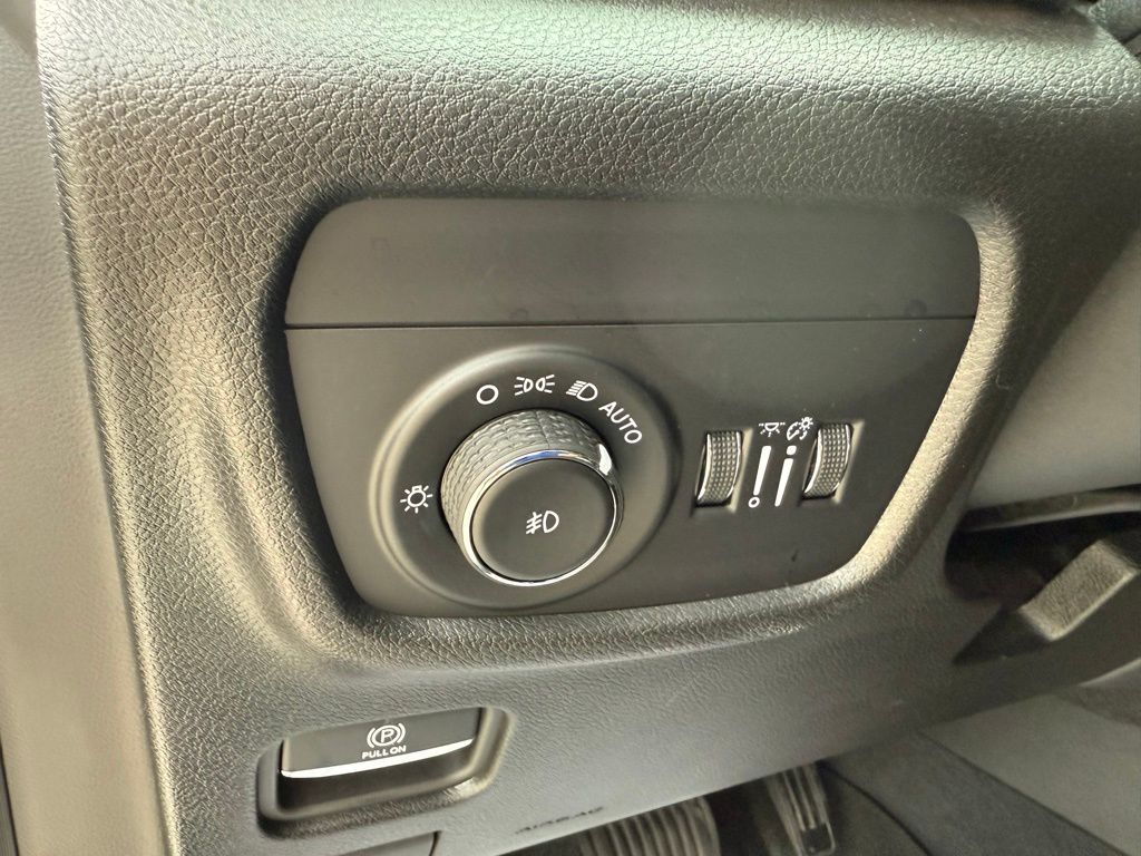 Thumbnail: 2023 Jeep Grand Cherokee L - 11
