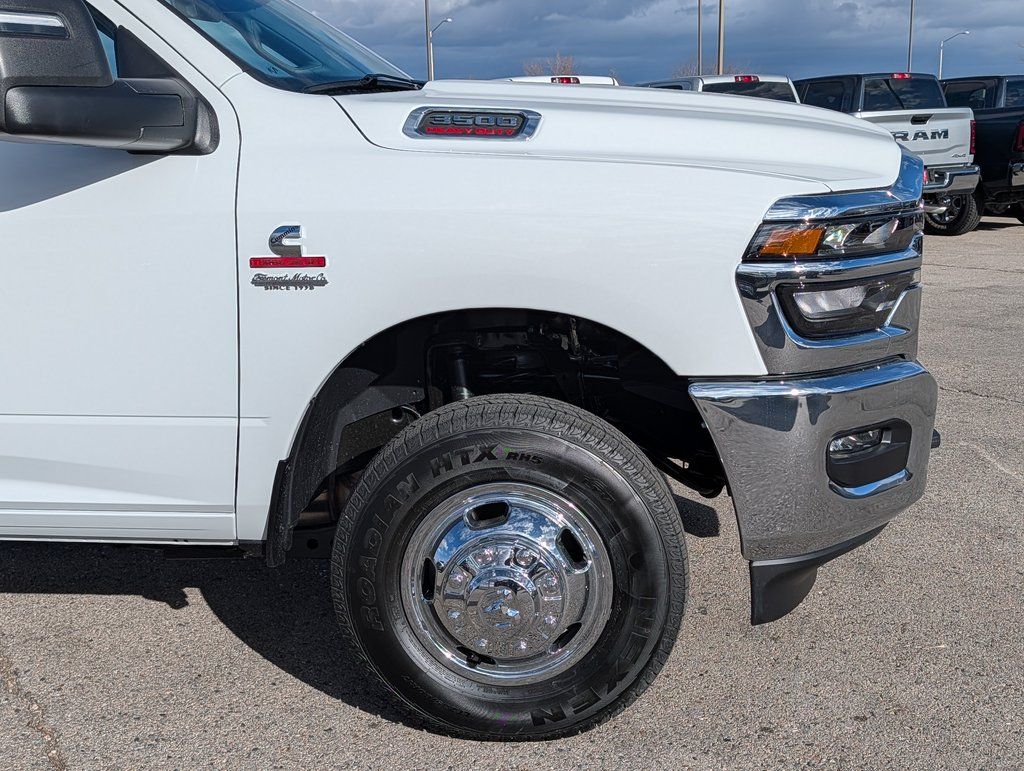 2026 Ram 3500 thumbnail 4